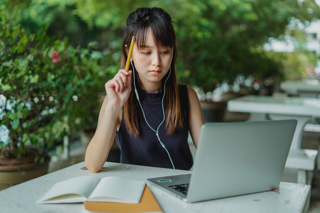 The Difference Between Knowing and Understanding (And Why It Matters)